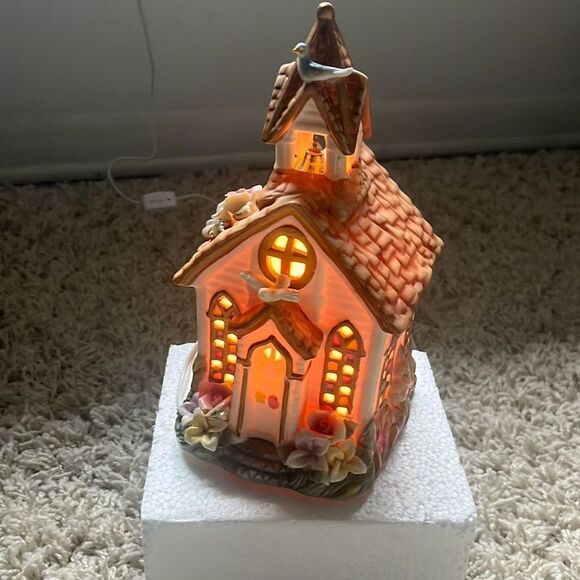 Cracker Barrel Easter Traditions Light Up Church Doves Flower Accents In Box - Picture 12 of 16